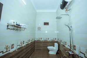 Family Quadruple Room, Mountain View | Bathroom | Shower, hair dryer, slippers, towels - Phong Nha Homie Home (Bo Trach)
