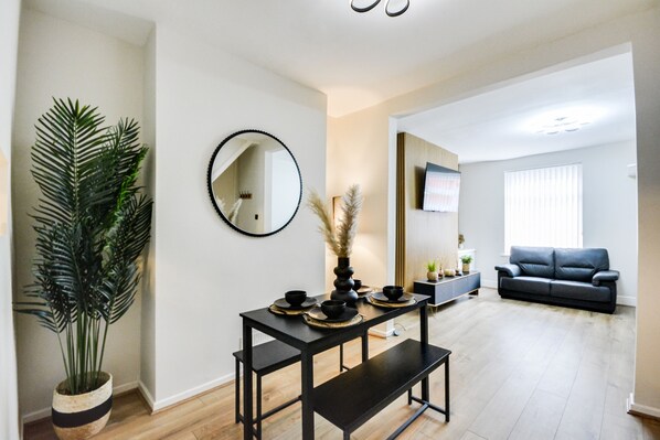 Interior - Sleep Upto 5 Guests, Great Location & Free Parking (Merseyside)