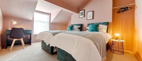 6 Schlafzimmer, Bügeleisen/Bügelbrett, Internetzugang, Bettwäsche