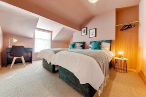 6 habitaciones, tabla de planchar con plancha, wifi y ropa de cama 