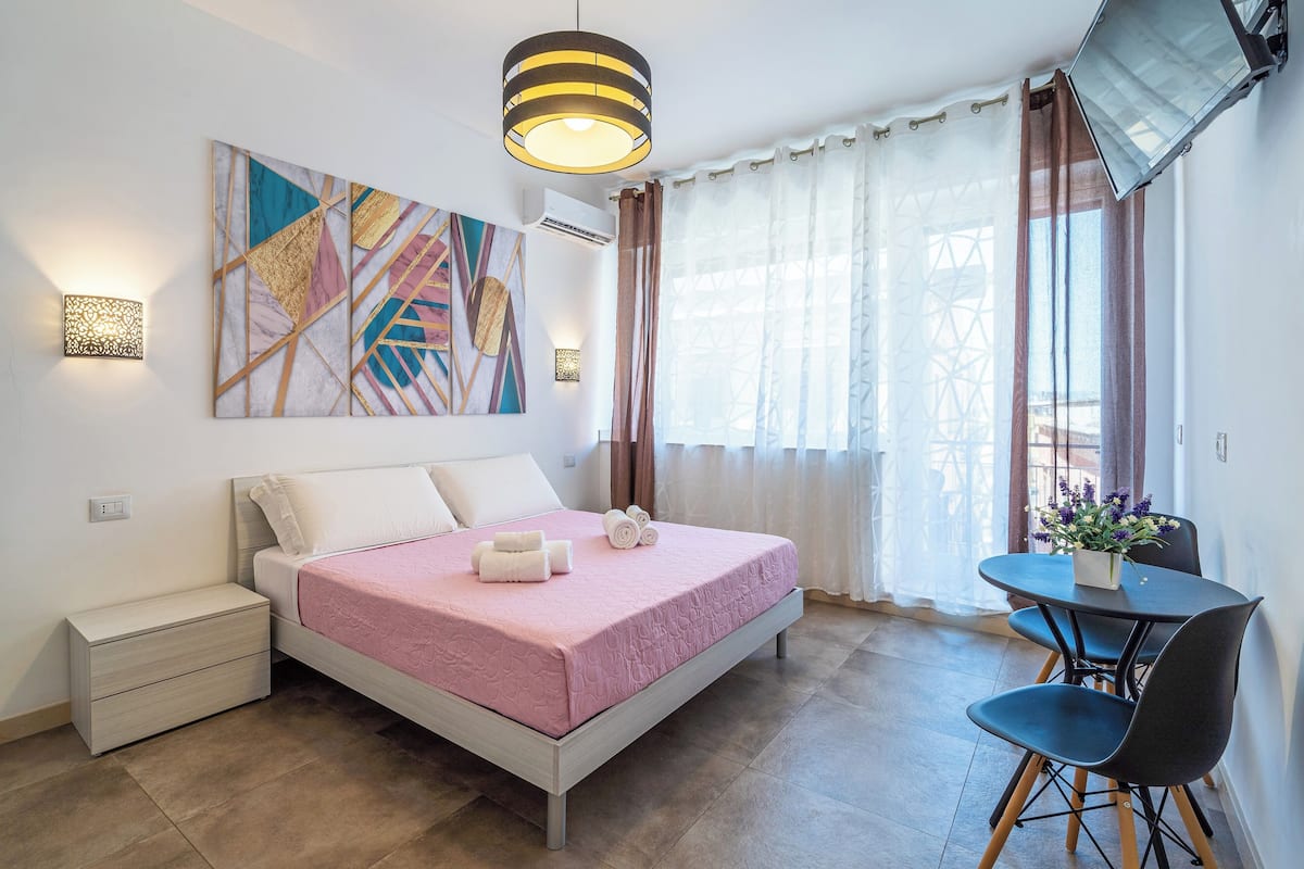 Double Room, 1 Queen Bed, Housekeeping, City View | Desk, laptop workspace, free WiFi