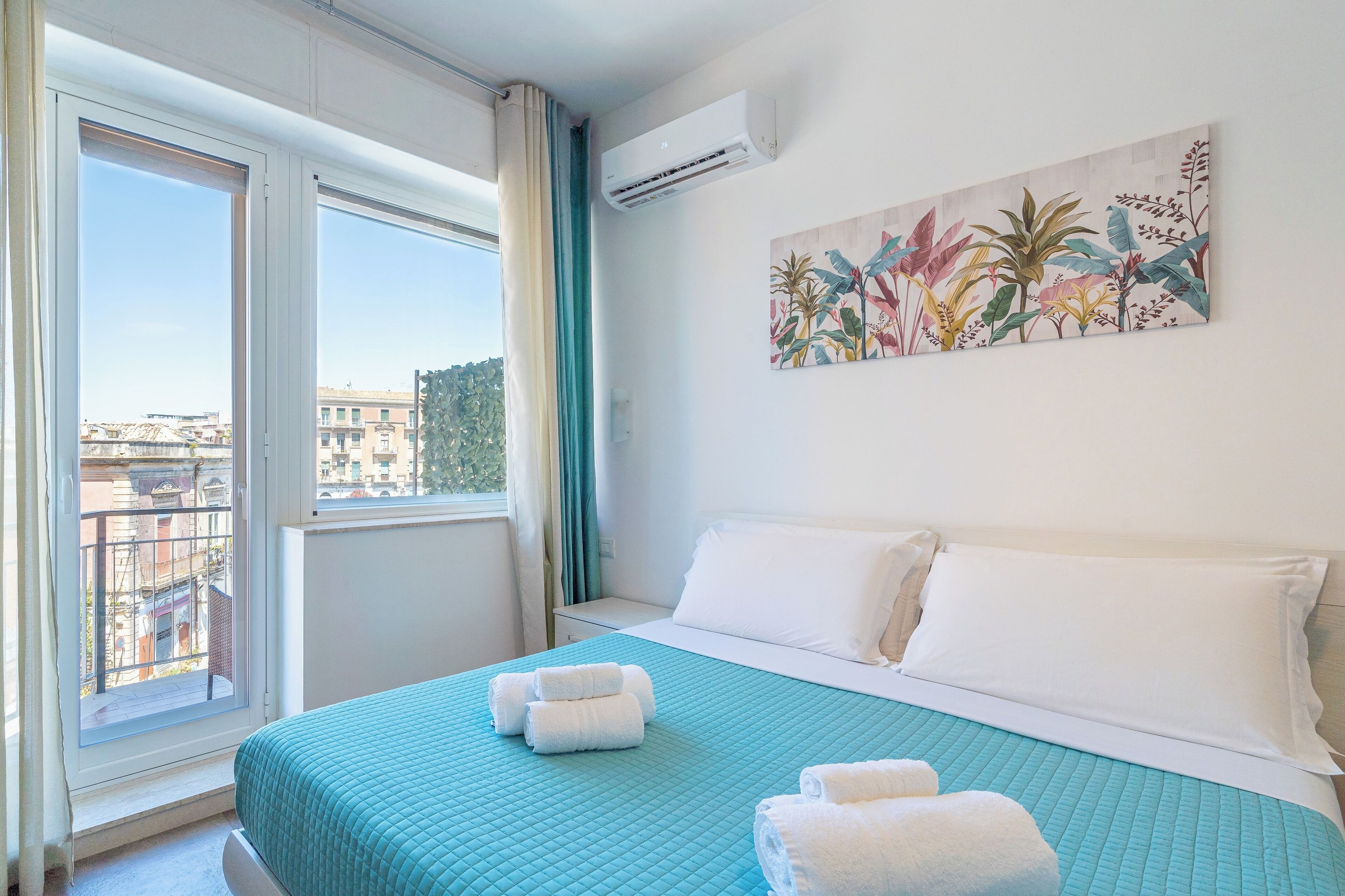 Doppel- oder Zweibettzimmer, Zimmerreinigung, Stadtblick