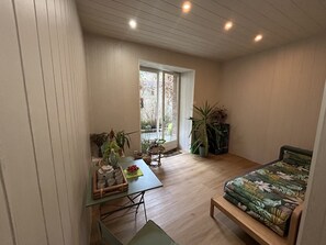 1 quarto, Wi-Fi de cortesia, roupa de cama
