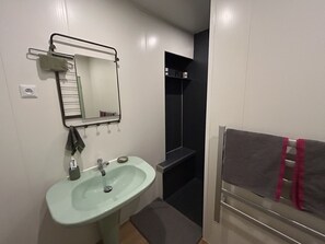 Handtücher, Seife, Shampoo, Toilettenpapier
