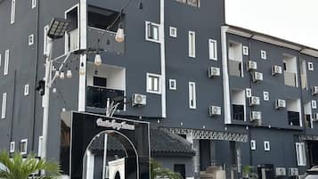 Suite estudio Deluxe, vista a la bahía | Terraza o patio