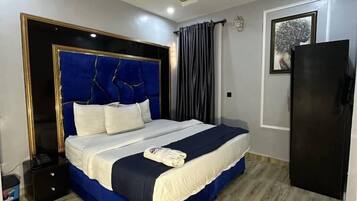 Separate tub and shower, free toiletries, towels, soap