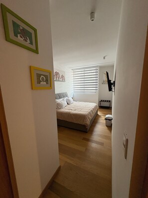 2 habitaciones, tabla de planchar con plancha, wifi y ropa de cama 