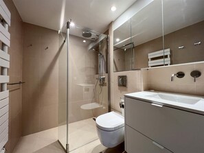 Apartment | Bathroom