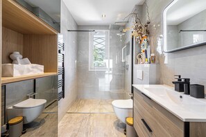 Apartment | Bathroom | Towels