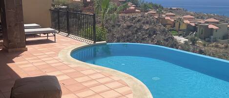 7 outdoor pools