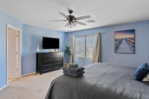 4 habitaciones, tabla de planchar con plancha y cuna de viaje 
