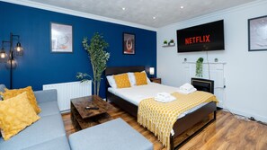 1 habitación, tabla de planchar con plancha, wifi gratis y ropa de cama 