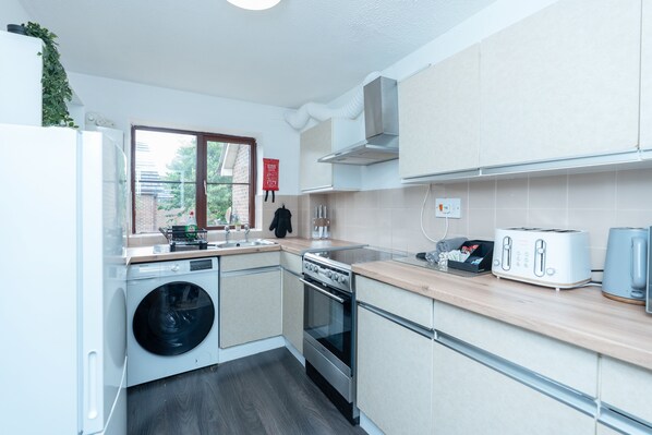 Fridge, microwave, oven, stovetop