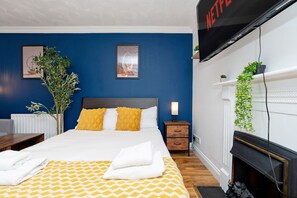 2 bedrooms, iron/ironing board, free WiFi, bed sheets