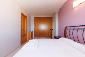 1 bedroom, free WiFi, bed sheets