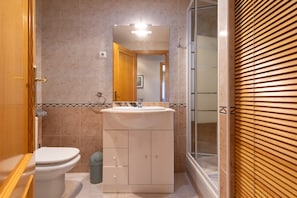 Shower, towels
