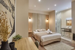 Leilighet | Skrivebord for bærbar PC, strykejern/-brett og sengetøy