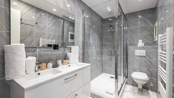 Apartamento | Baño | Secador de pelo y toallas