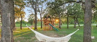 Lakefront RV spot- Peaceful & breathtaking views, ideal for relax and recharge!