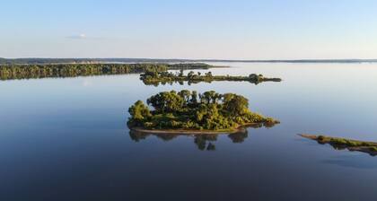 Lakefront RV spot- Peaceful & breathtaking views, ideal for relax and recharge!
