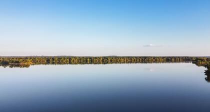 Lakefront RV spot- Peaceful & breathtaking views, ideal for relax and recharge!
