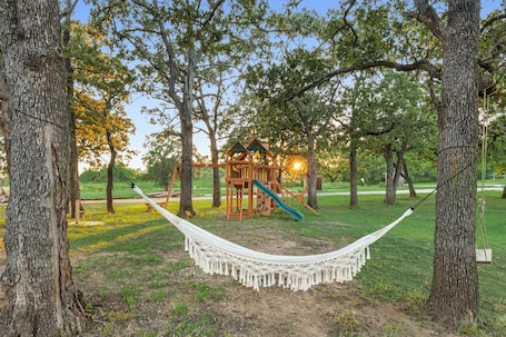 Children’s area. Lakefront RV spot- Peaceful & breathtaking views, ideal for relax and recharge!