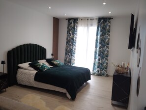 1 bedroom, bed sheets