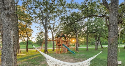 Lakefront RV spot- Peaceful & breathtaking views, ideal for relax and recharge!