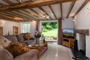 Cottage | Living room - Cottage in Pantymwyn Near Loggerheads Park (Mold)