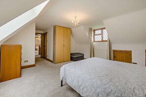 House | 6 bedrooms, iron/ironing board