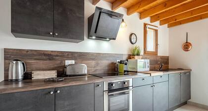 Charming Studio With Garden & Parking