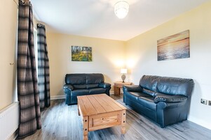 Cottage | Living area