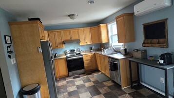 Mikrowelle, Ofen, Herdplatte, Geschirrspüler