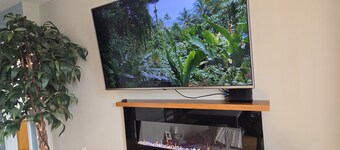 Extremely Cozy, Centrally Located 1 Bedroom Duplex That's Pet Friendly:)