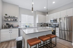 Fridge, microwave, oven, stovetop - Work & Relax, Sauna, King Bed, Near Olde Town & Denver (Arvada)