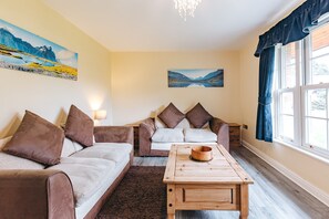 Cottage | Living room - Countryside Cottage in Dorrington, No Deposit (Shrewsbury)