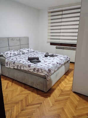 2 Schlafzimmer, Zimmersafe, Bügeleisen/Bügelbrett, WLAN