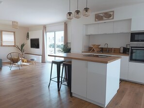 Fridge, microwave, oven, stovetop - Vilin Tréompan 400 m from the beach (Ploudalmézeau)