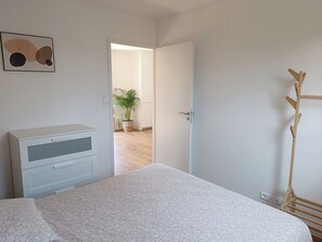 2 chambres, fer et planche à repasser, lit parapluie, Wi-Fi gratuit