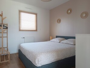 2 bedrooms, iron/ironing board, travel cot, free WiFi