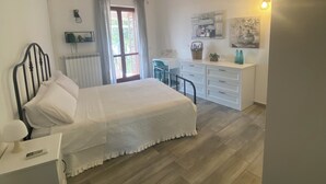 A bedroom with a bed, bedside table, and a dresser. - Entire apartment with terrace, free parking, free wi-fi (Vico Equense)