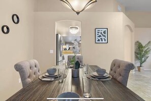 Dining - Prime Location With Pool Just 3-mins From Westgate Entertainment! (Glendale)