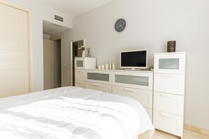 2 chambres, fer et planche à repasser, accès au Wi-Fi (inclus)