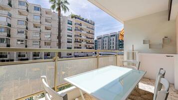 Apartamento | Restaurante al aire libre