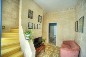 Interior - Traditional townhouse with roof terrace RTHE1-1 (L-Isla)