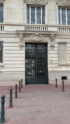 Exterior detail - Boulevard belges parc Tête d'or, Lyon 6, studio with mezzanine bedroom (Lyon)