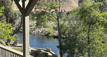 Riverfront 2BR w/ Saline Hot Tub, Private Beach & Walkable Kernville