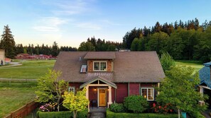 Interior - Sunny Backyard, Fireplace, Coastal Access in Peaceful Neighborhood Near Shopping (Langley)