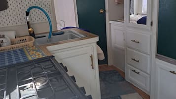Fridge, microwave, stovetop, coffee/tea maker