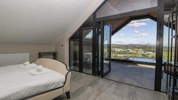 6 bedrooms, individually decorated, individually furnished, free WiFi